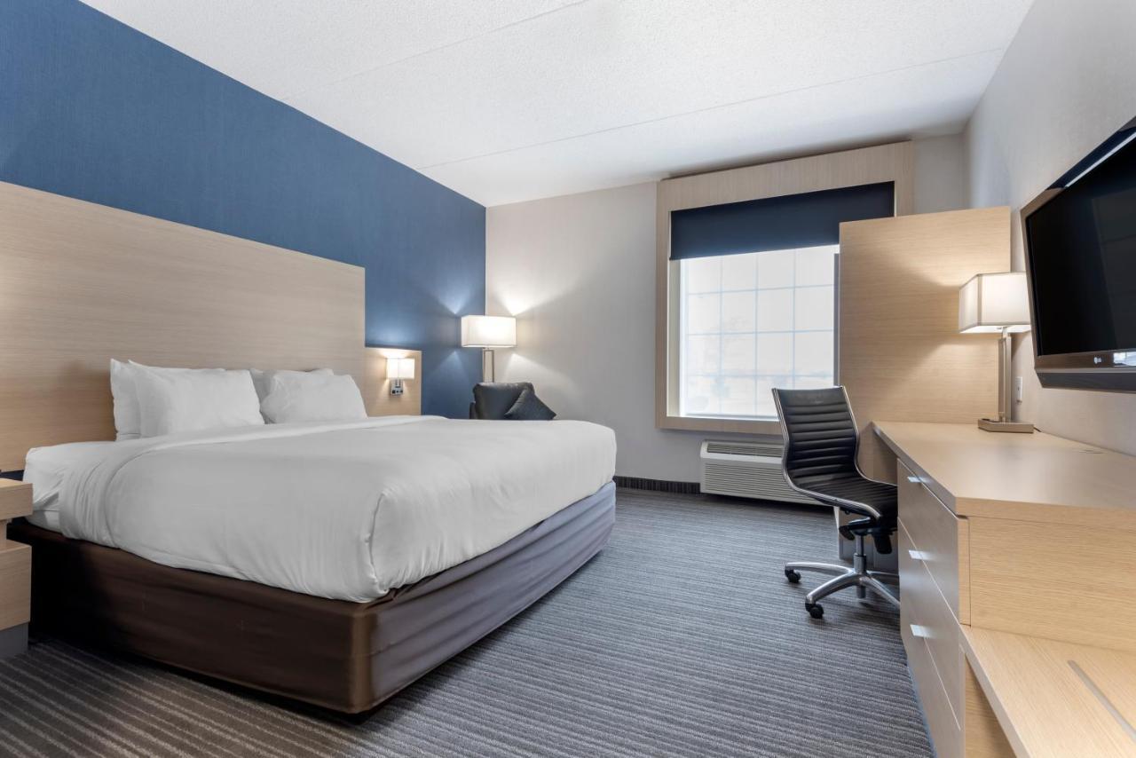 Quality & Hotel Oakville