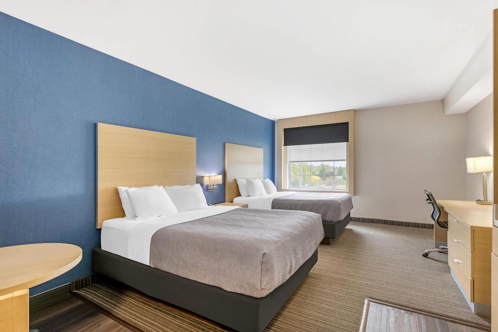Quality & Hotel Oakville