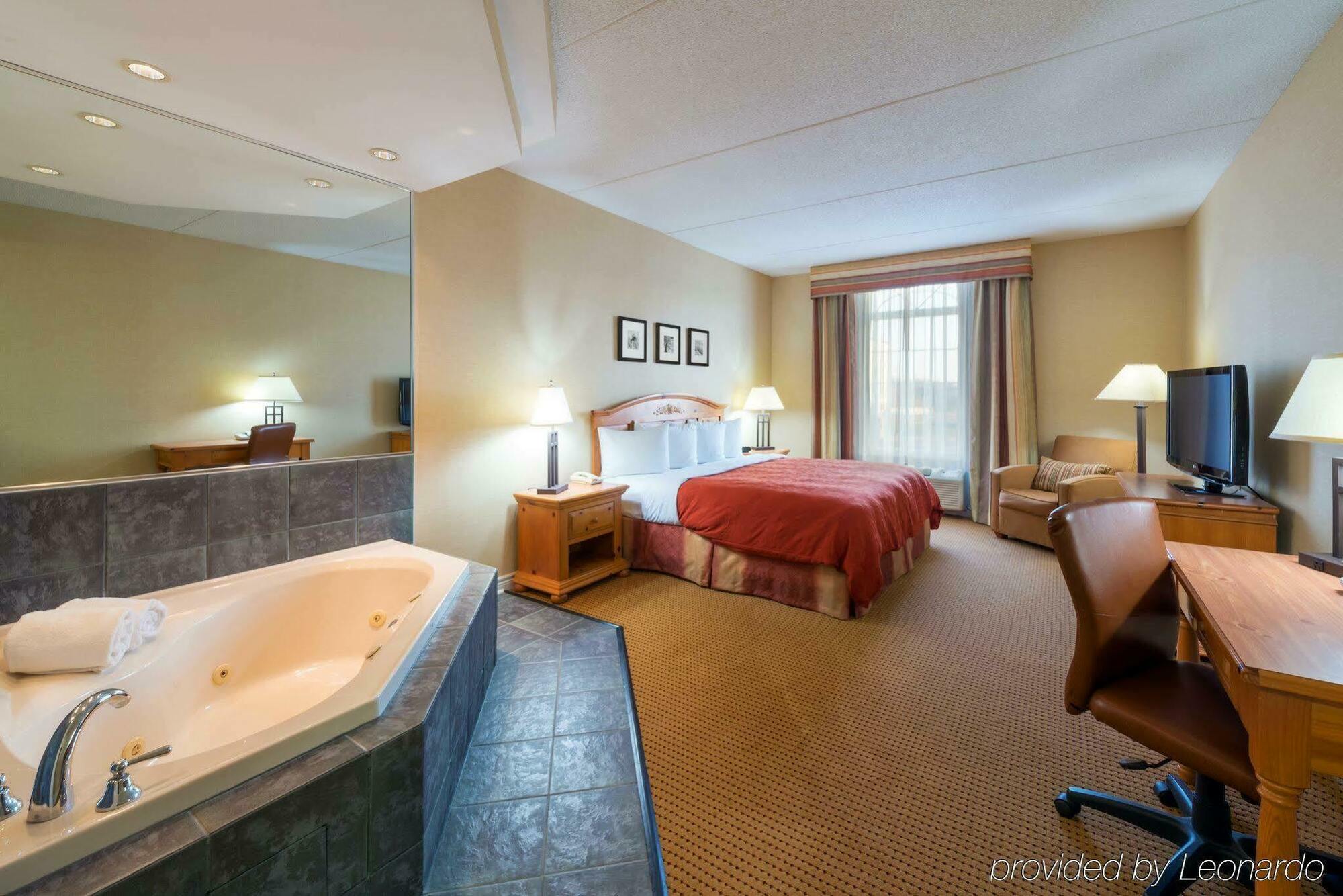 Quality & Hotel Oakville